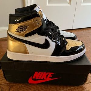 AIR JORDAN 1 RETRO HIGH OG NRG "GOLD TOP 3"